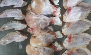 了解雞翅自動配重機(jī)精確配重及自動輸送至包裝工位的優(yōu)勢